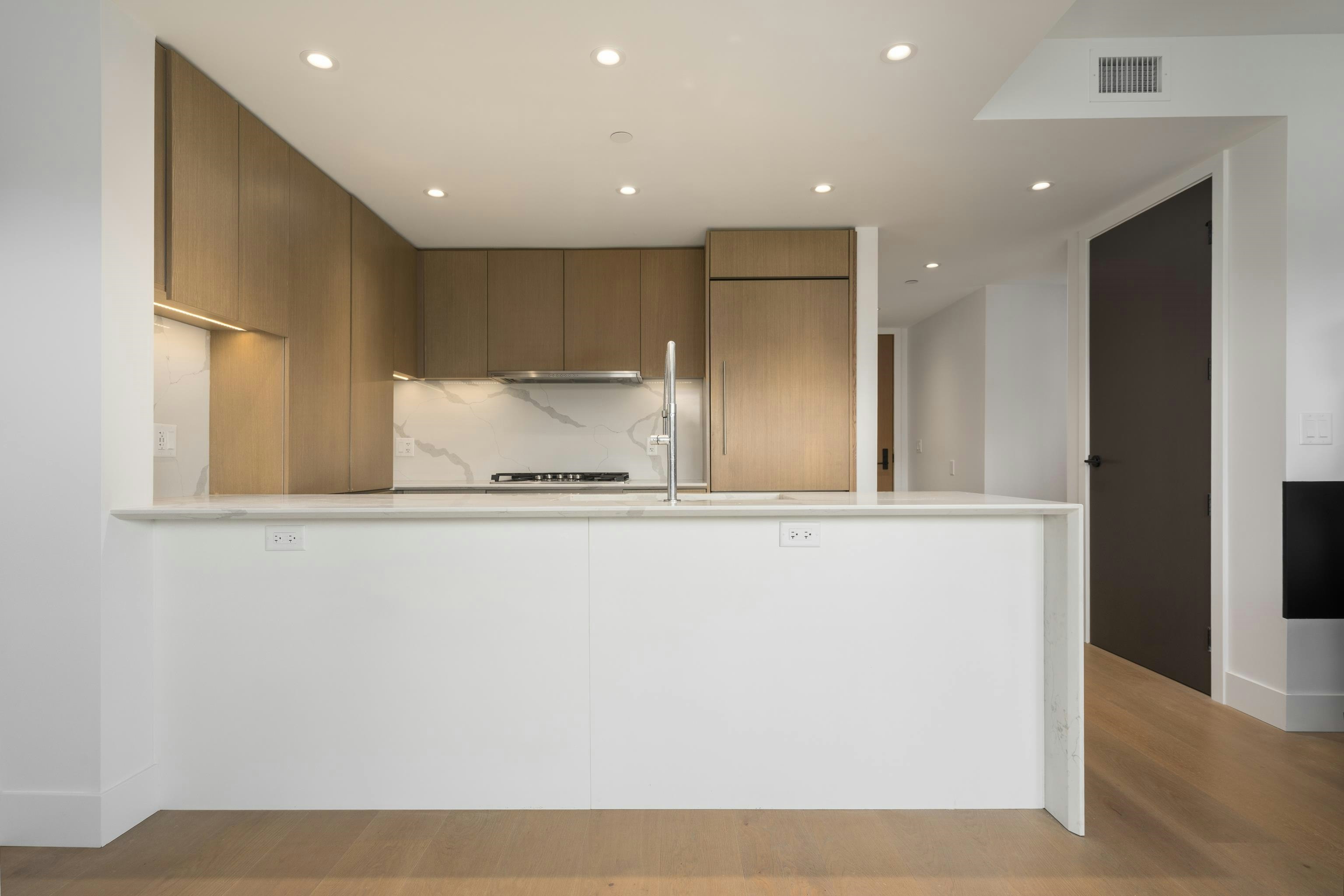 308-5089 Quebec Street - 5