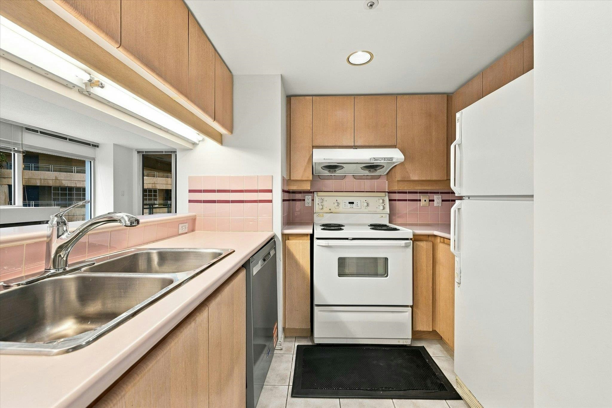 603-183 Keefer Place - 3