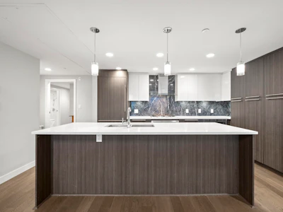 401-5033 Cambie Street - 5