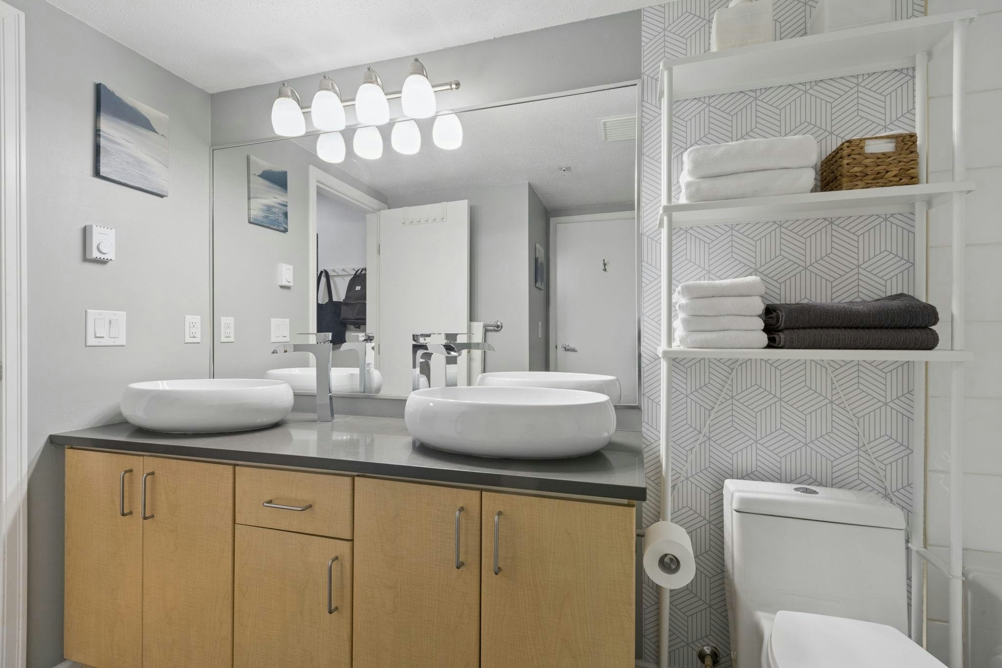112-147 E 1st, North Vancouver, BC, V7L 1B2 - 16