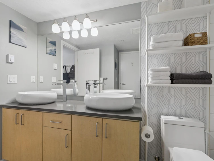 112-147 E 1st, North Vancouver, BC, V7L 1B2 - 16