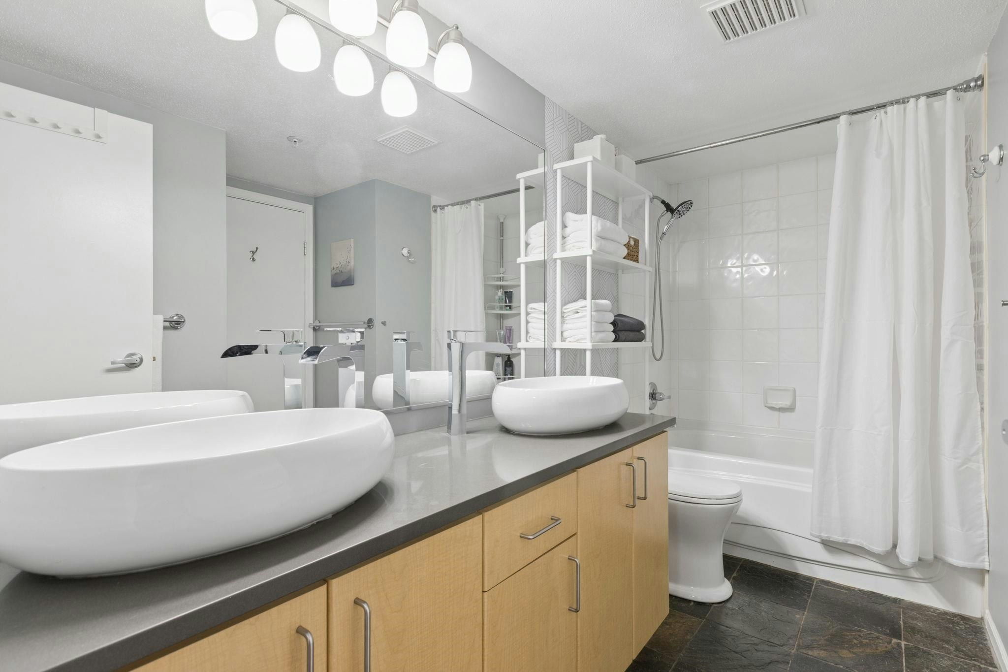 112-147 E 1st, North Vancouver, BC, V7L 1B2 - 15