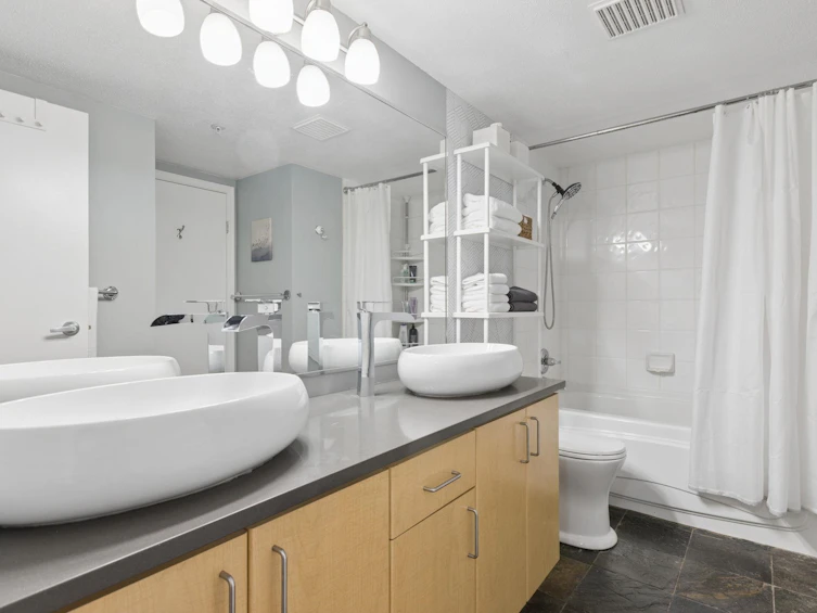 112-147 E 1st, North Vancouver, BC, V7L 1B2 - 15