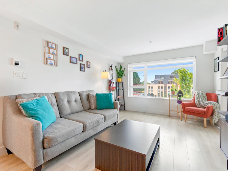305-1519 Crown Street, North Vancouver, BC, V7J 1G6 - 2