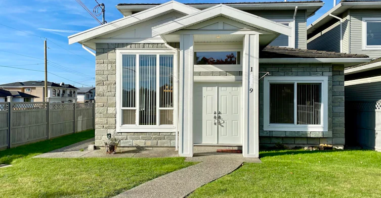 1XX9 Sperling Avenue, Burnaby, BC, V5B 4J8