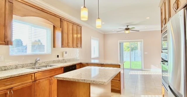 1XX9 Sperling Avenue, Burnaby, BC, V5B 4J8 - 2