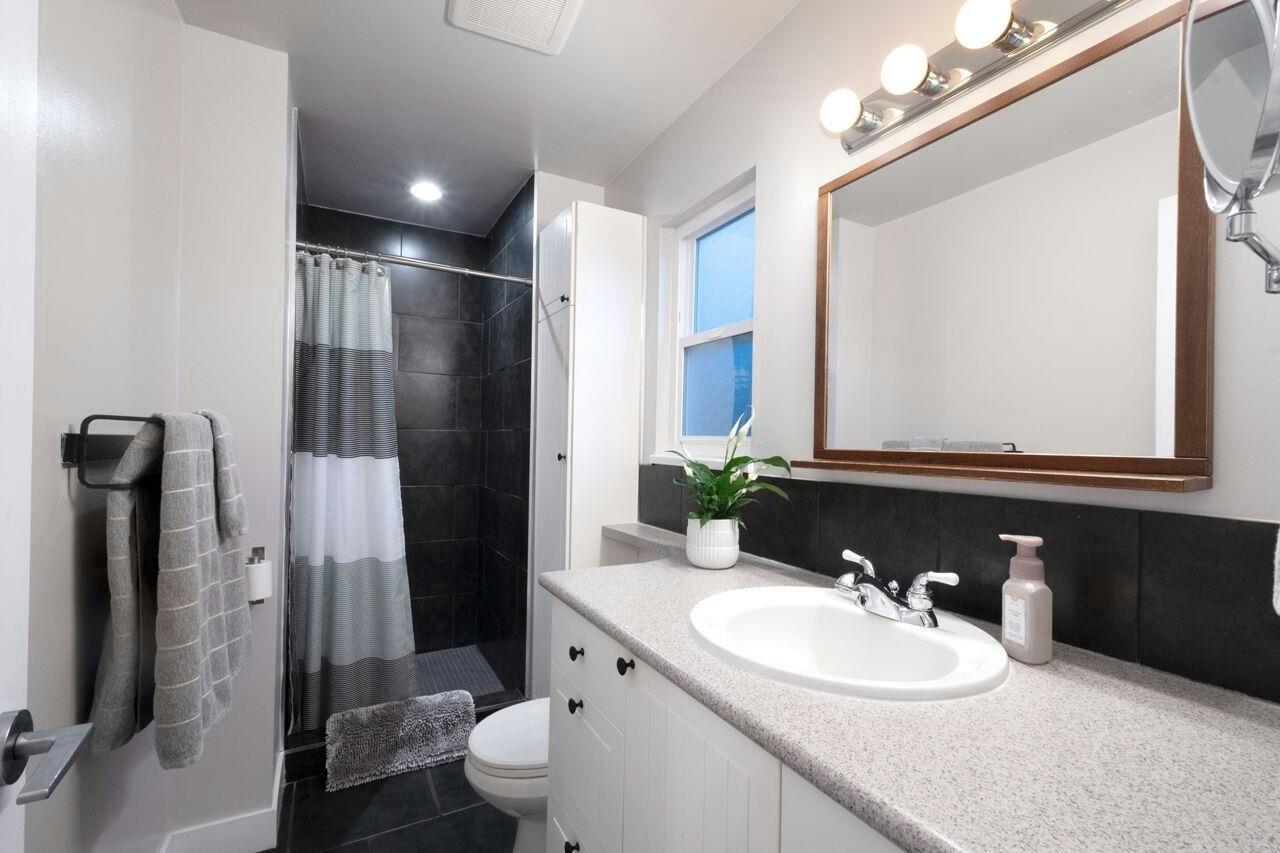 3216 Savary Avenue, Coquitlam, BC, V3E 1M3 - 20