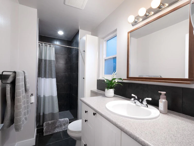 3216 Savary Avenue, Coquitlam, BC, V3E 1M3 - 20