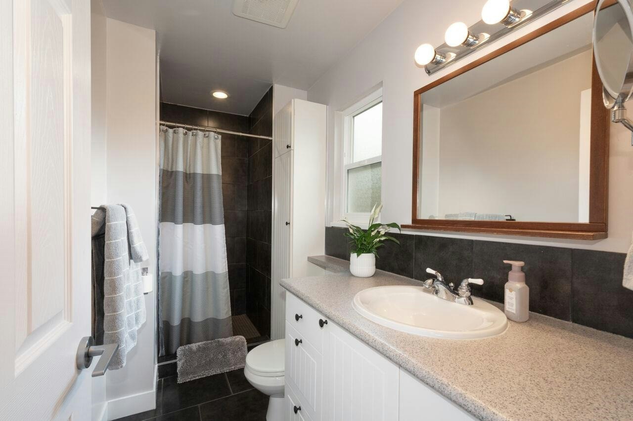 3216 Savary Avenue, Coquitlam, BC, V3E 1M3 - 19