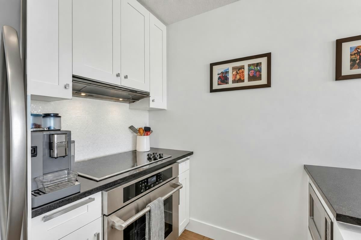2102-888 Homer Street, Vancouver, BC, V6B 0H7 - 13