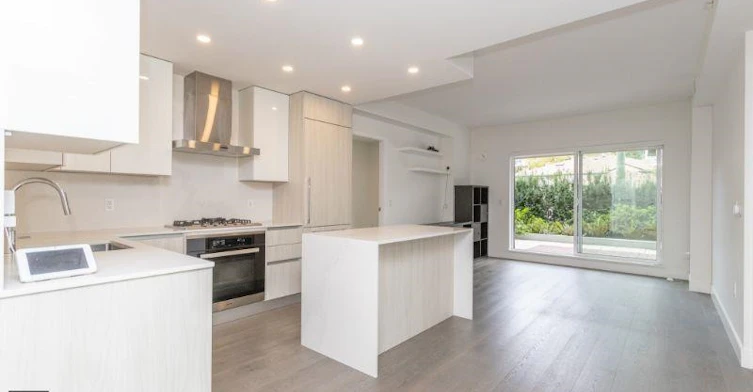 108-488 W 58th Avenue, Vancouver, BC, V5X 1V5 - 2