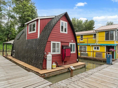 14-20837 Louie Crescent - 2