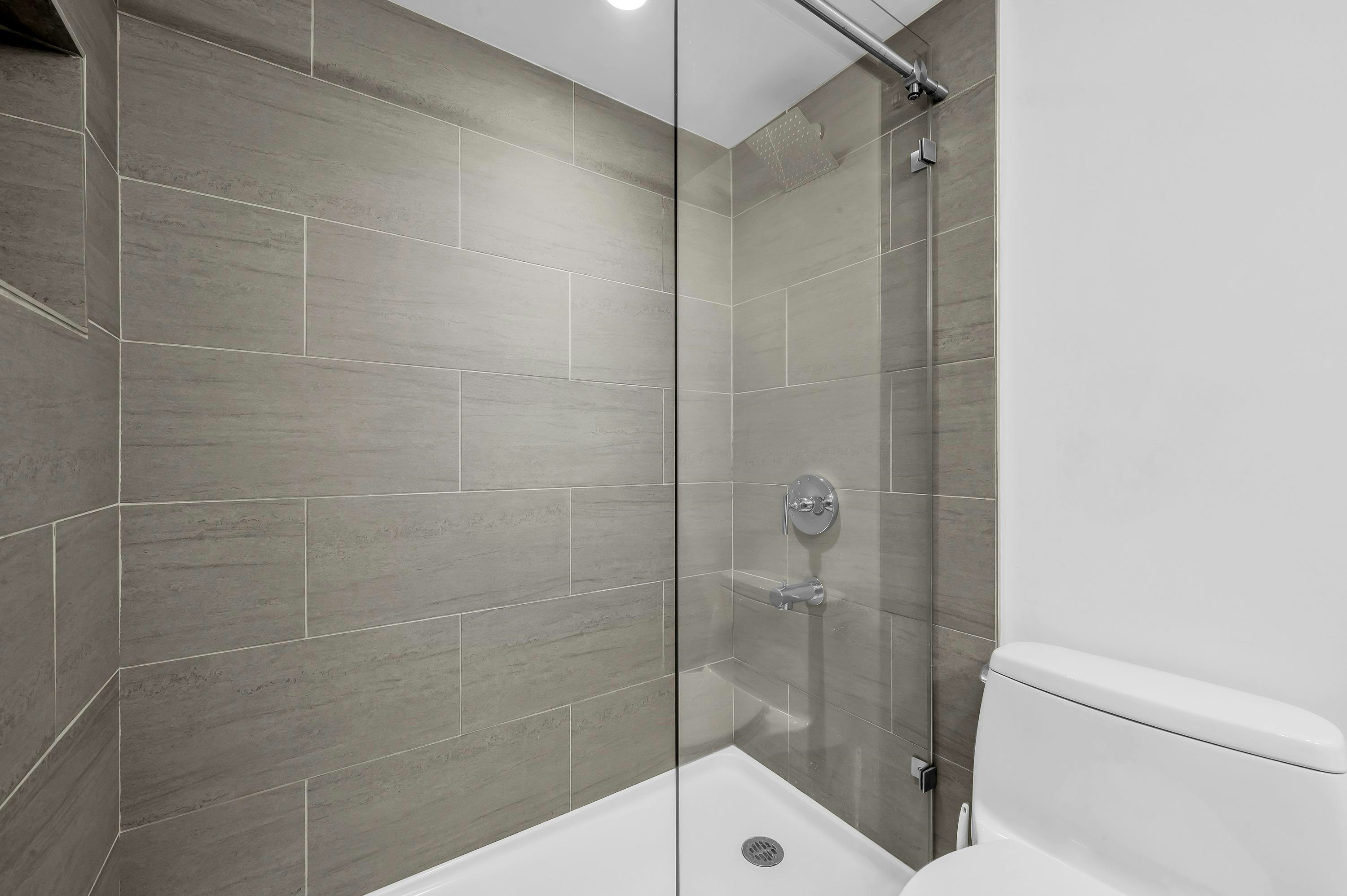 1206-4160 Sardis Street - 4