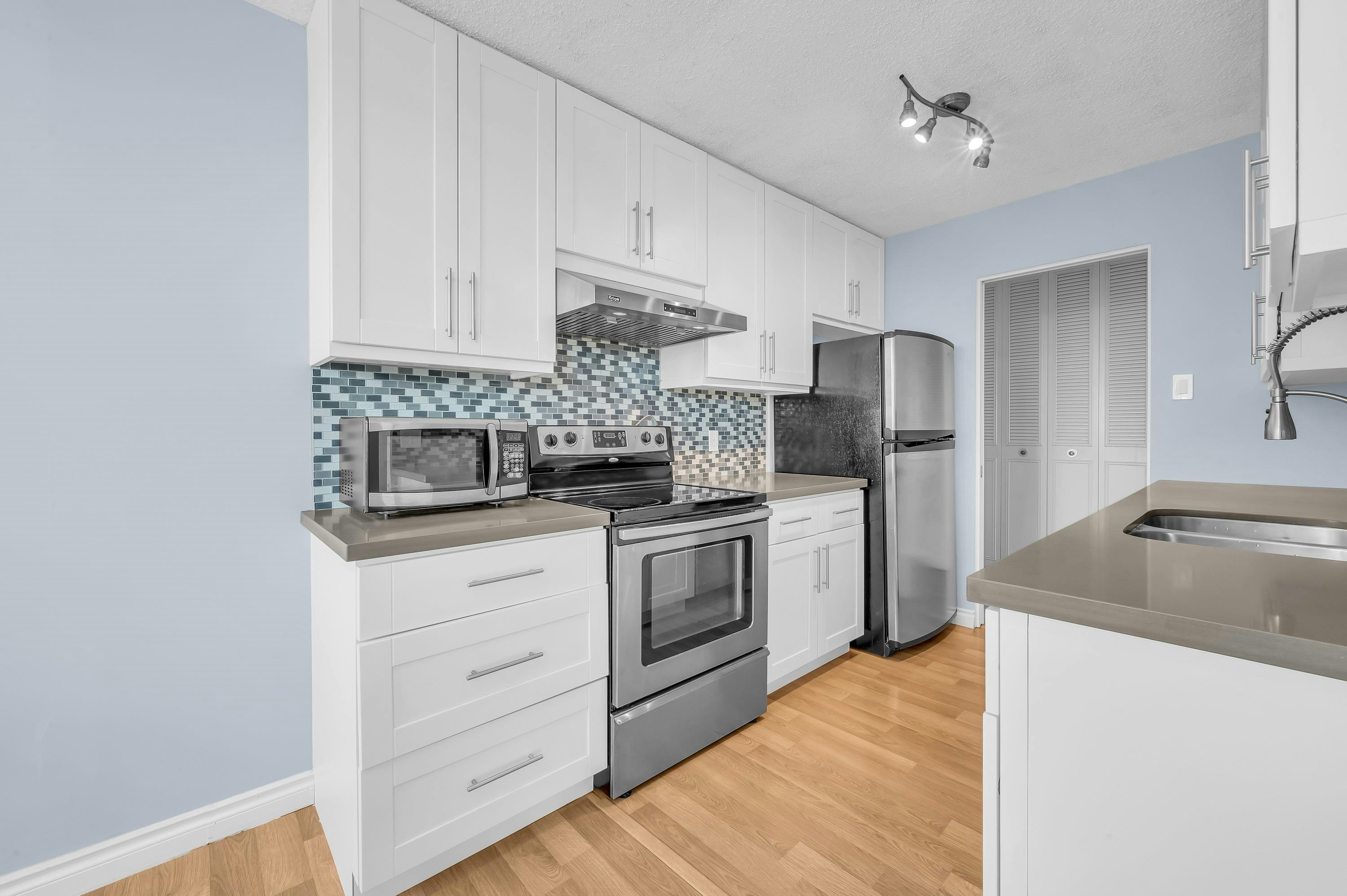 1206-4160 Sardis Street, Burnaby, BC, V5H 1K2 - 9