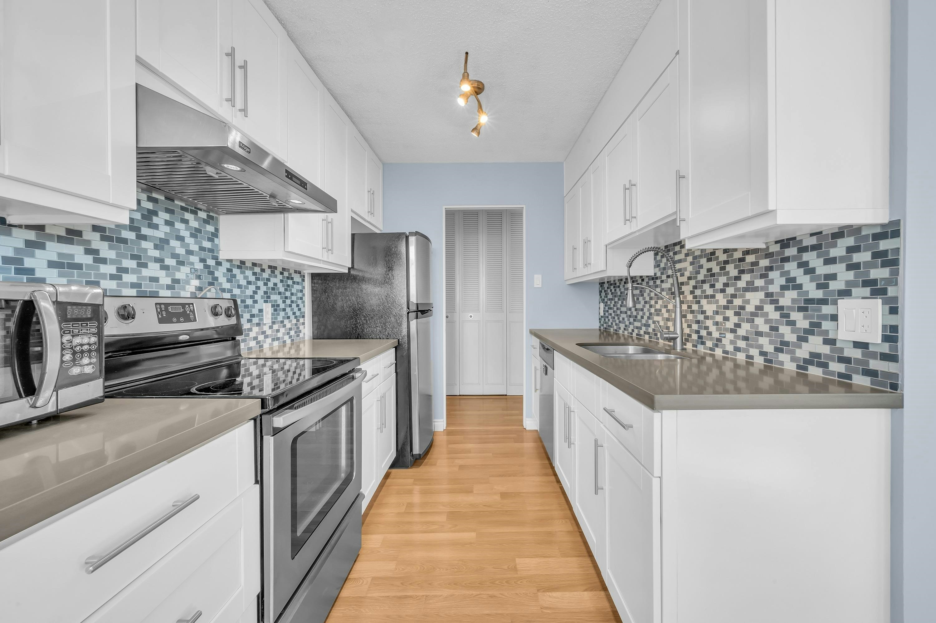 1206-4160 Sardis Street - 2