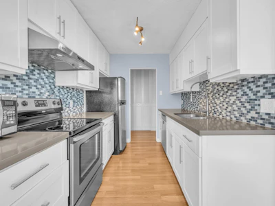 1206-4160 Sardis Street - 2