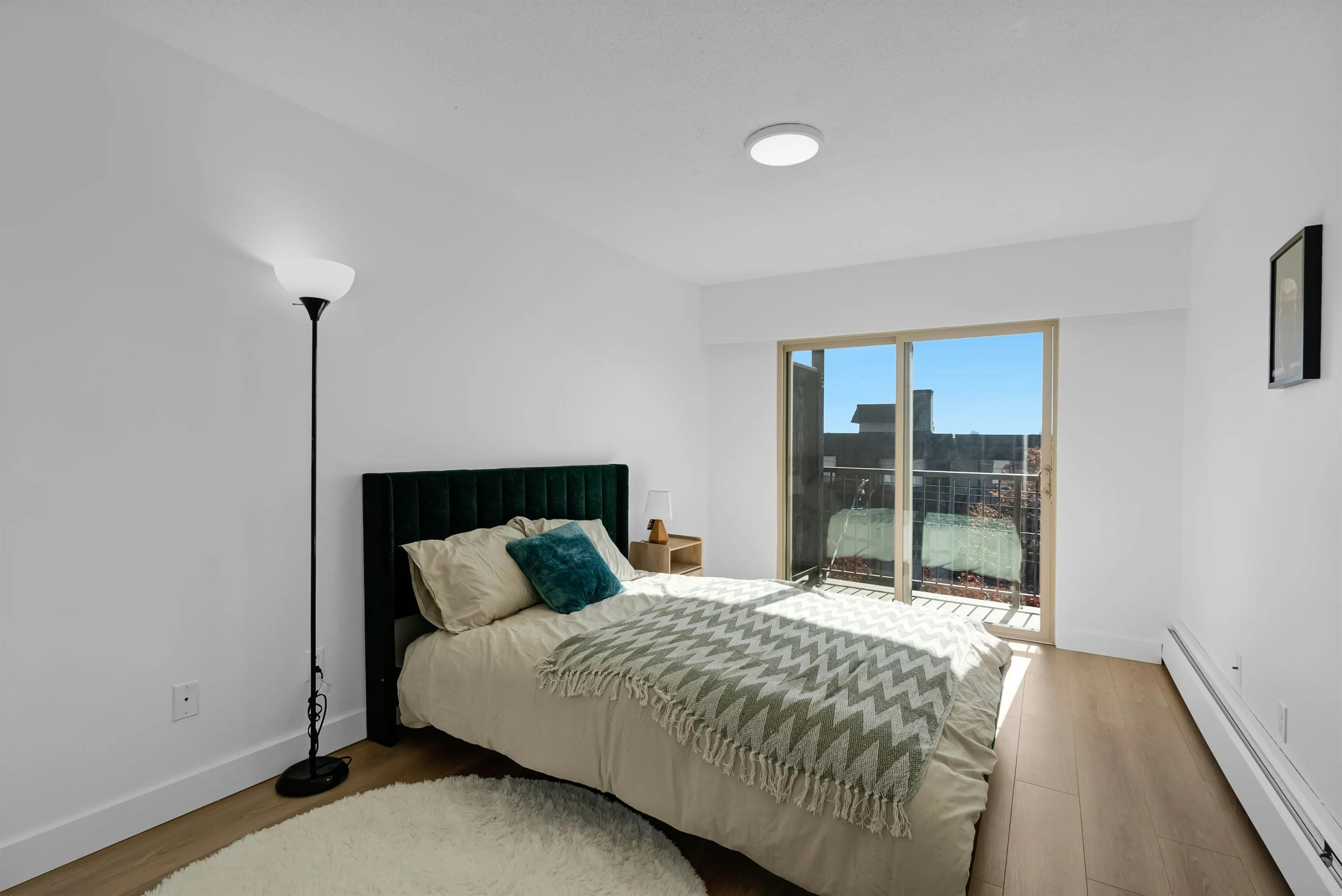 201-225 W 3rd Street - 4