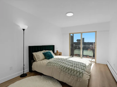 201-225 W 3rd Street - 4