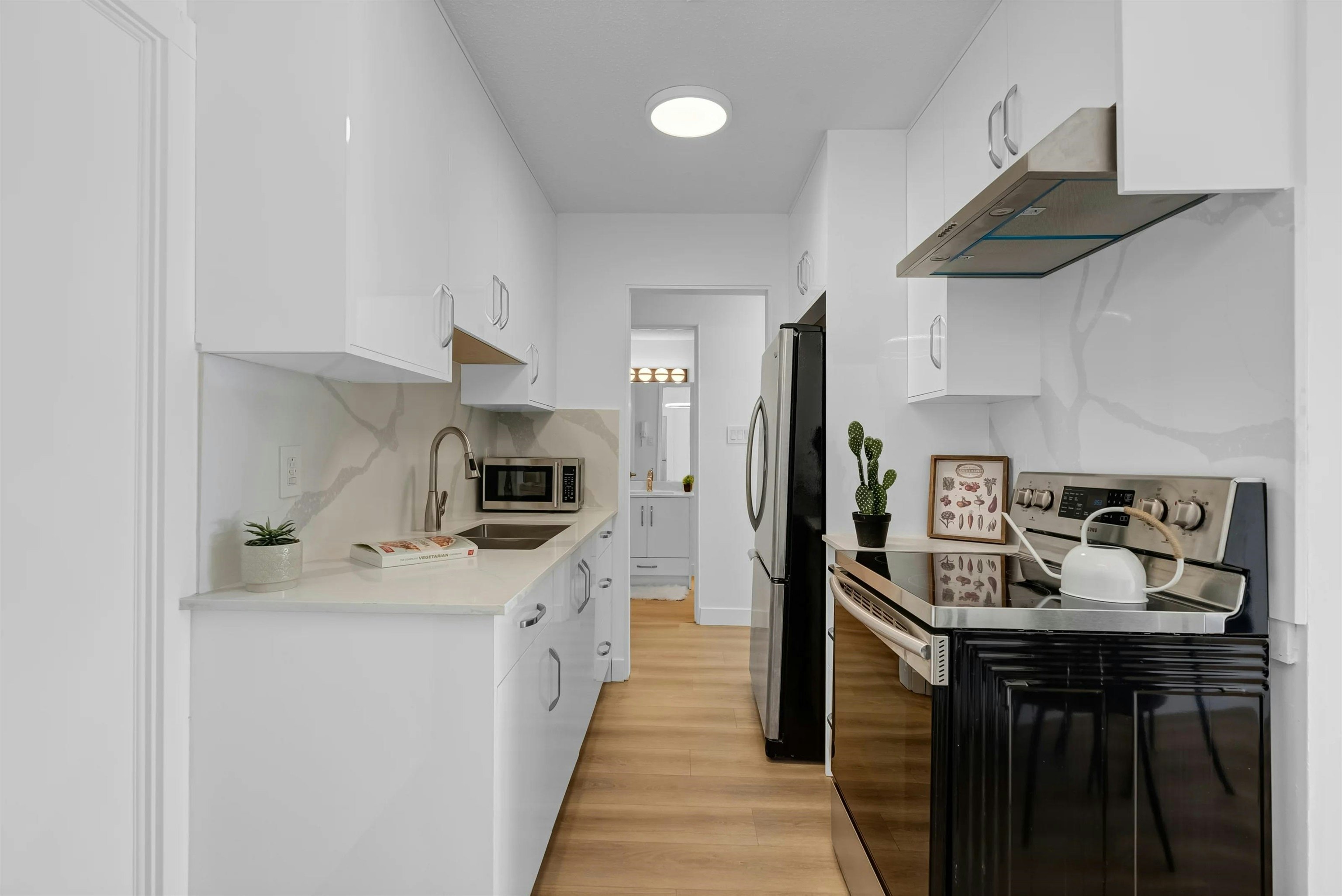 201-225 W 3rd Street, North Vancouver, BC, V7M 1E9 - 9