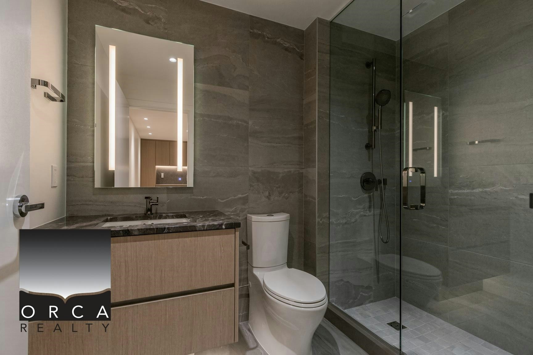 201-777 Harbour Way, North Vancouver, BC, V7P 0G2 - 8