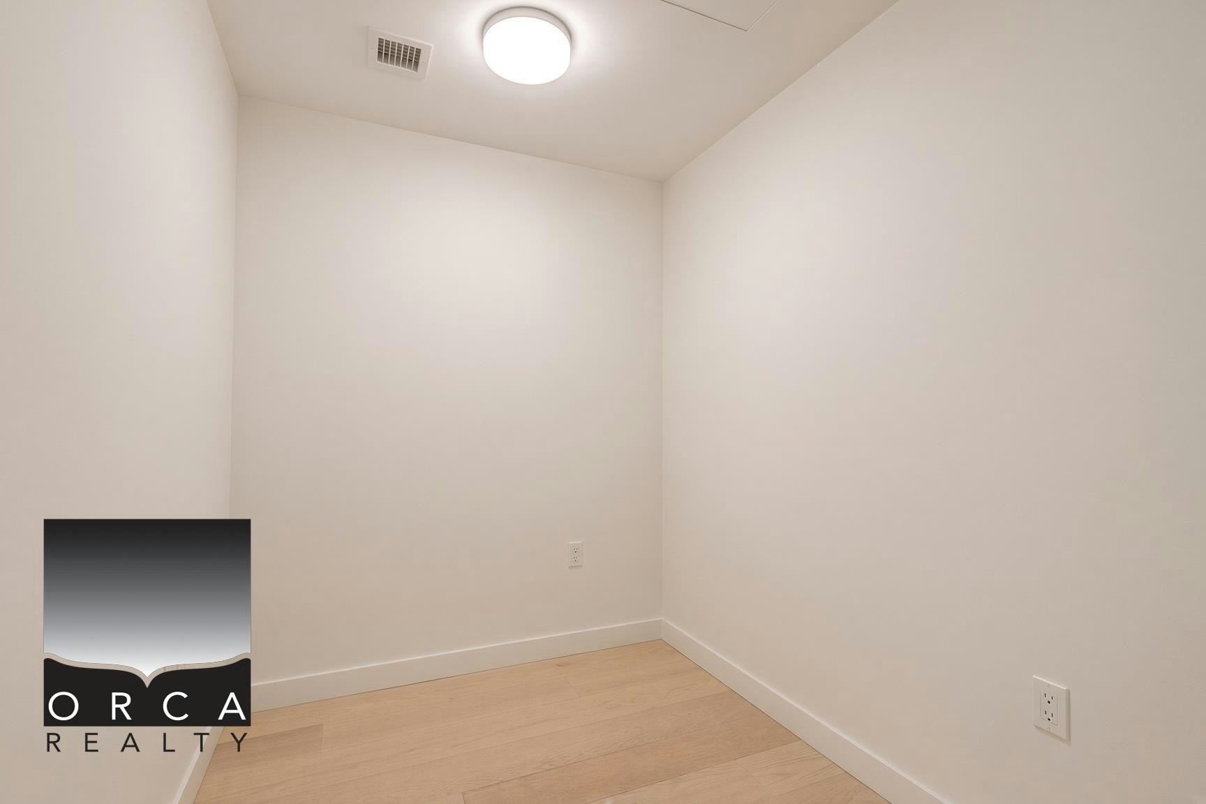 201-777 Harbour Way, North Vancouver, BC, V7P 0G2 - 17