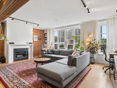305-1066 Hamilton Street - 3