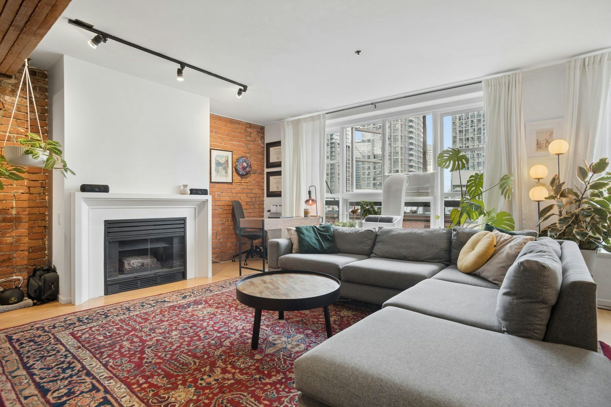 305-1066 Hamilton Street - 4