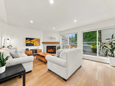 402-3441 Curle Avenue - 2
