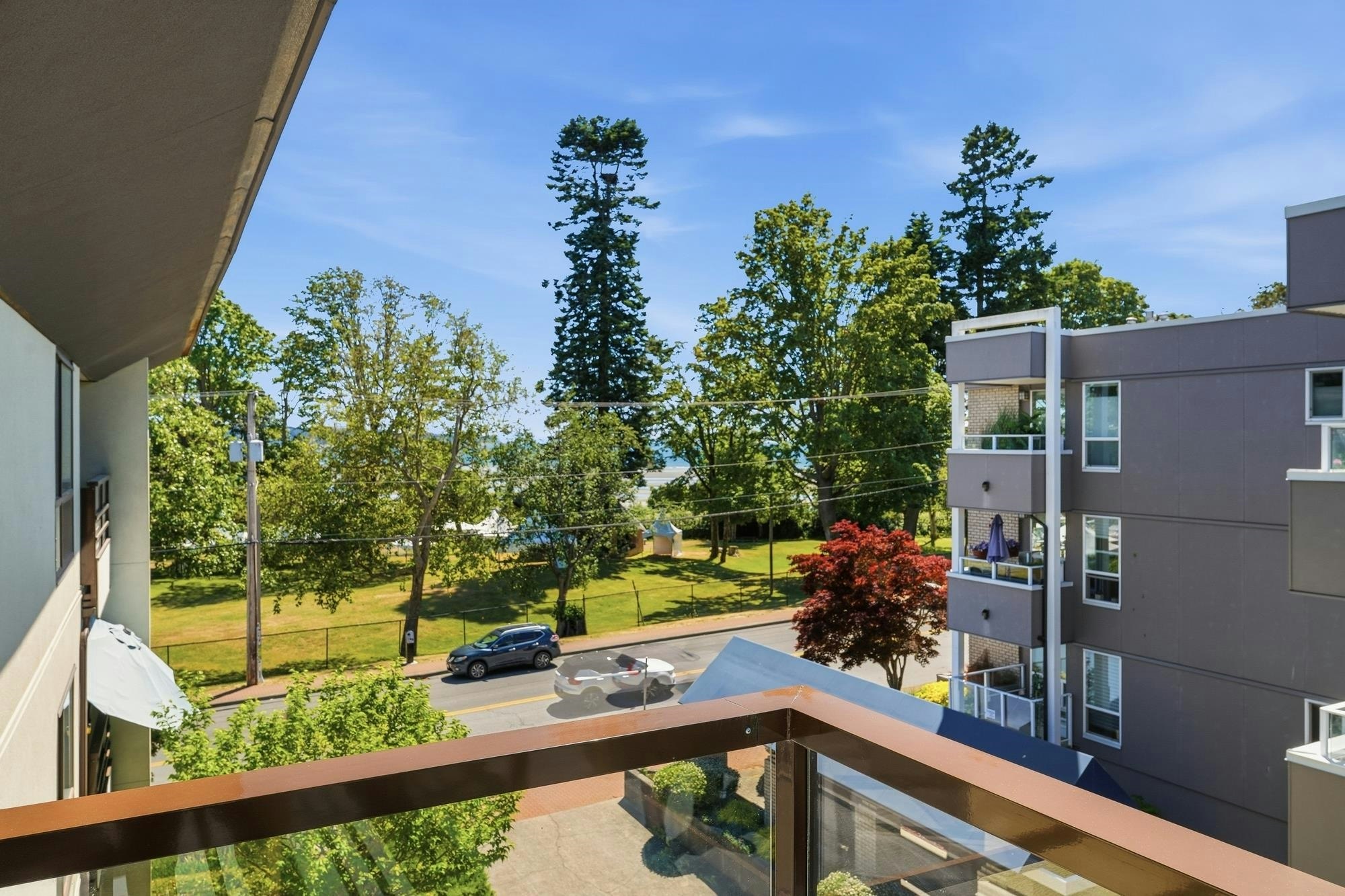 303-15747 Marine Drive, Surrey, BC, V4B 1E4