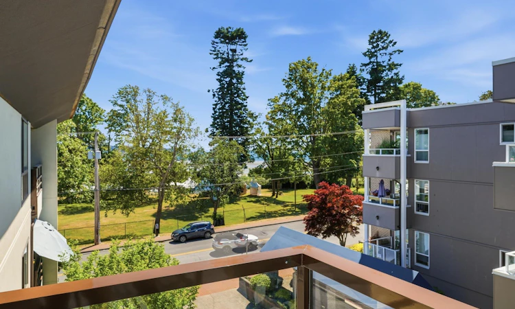 303-15747 Marine Drive