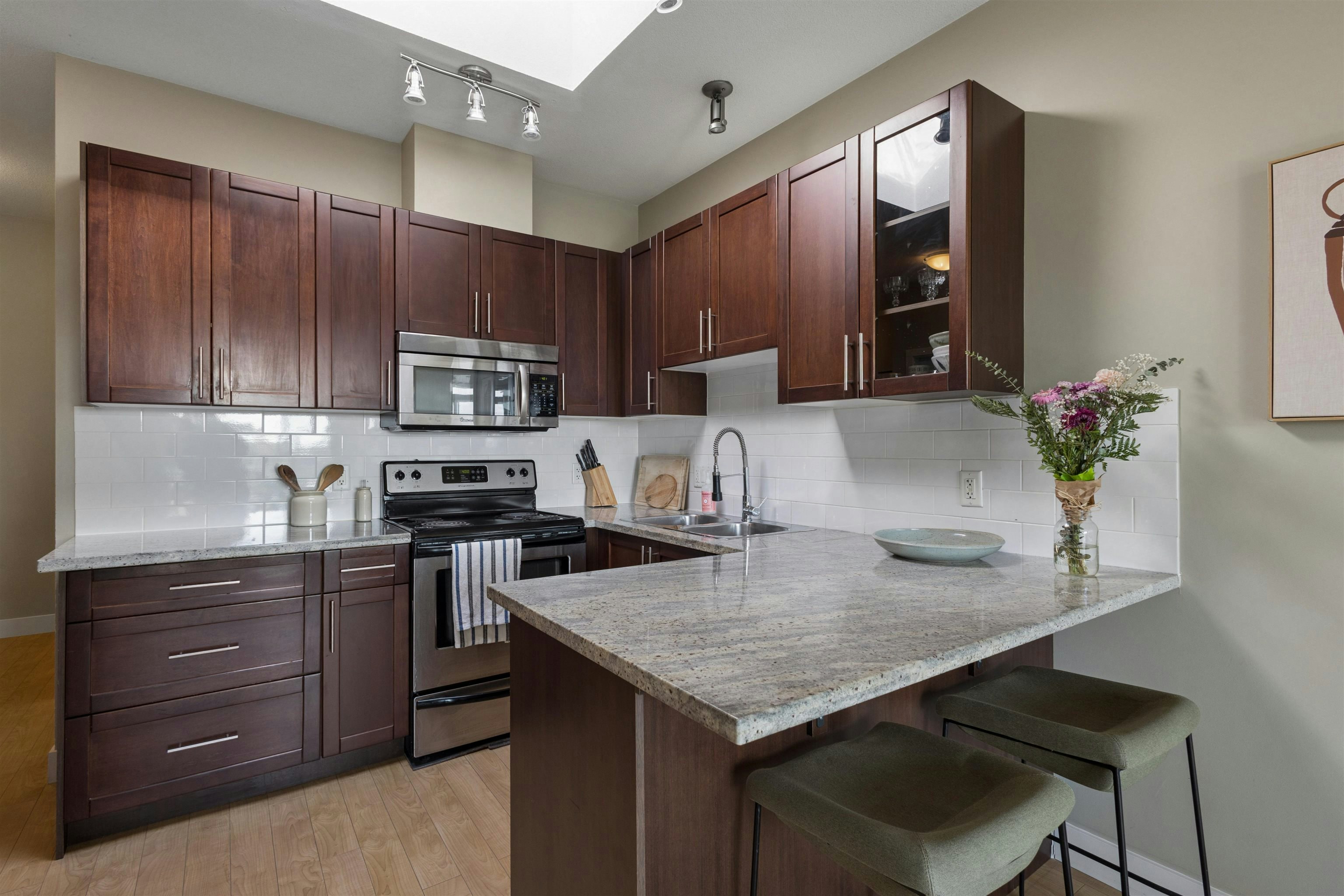 PH9-688 E 17th Avenue, Vancouver, BC, V5V 0A8 - 6