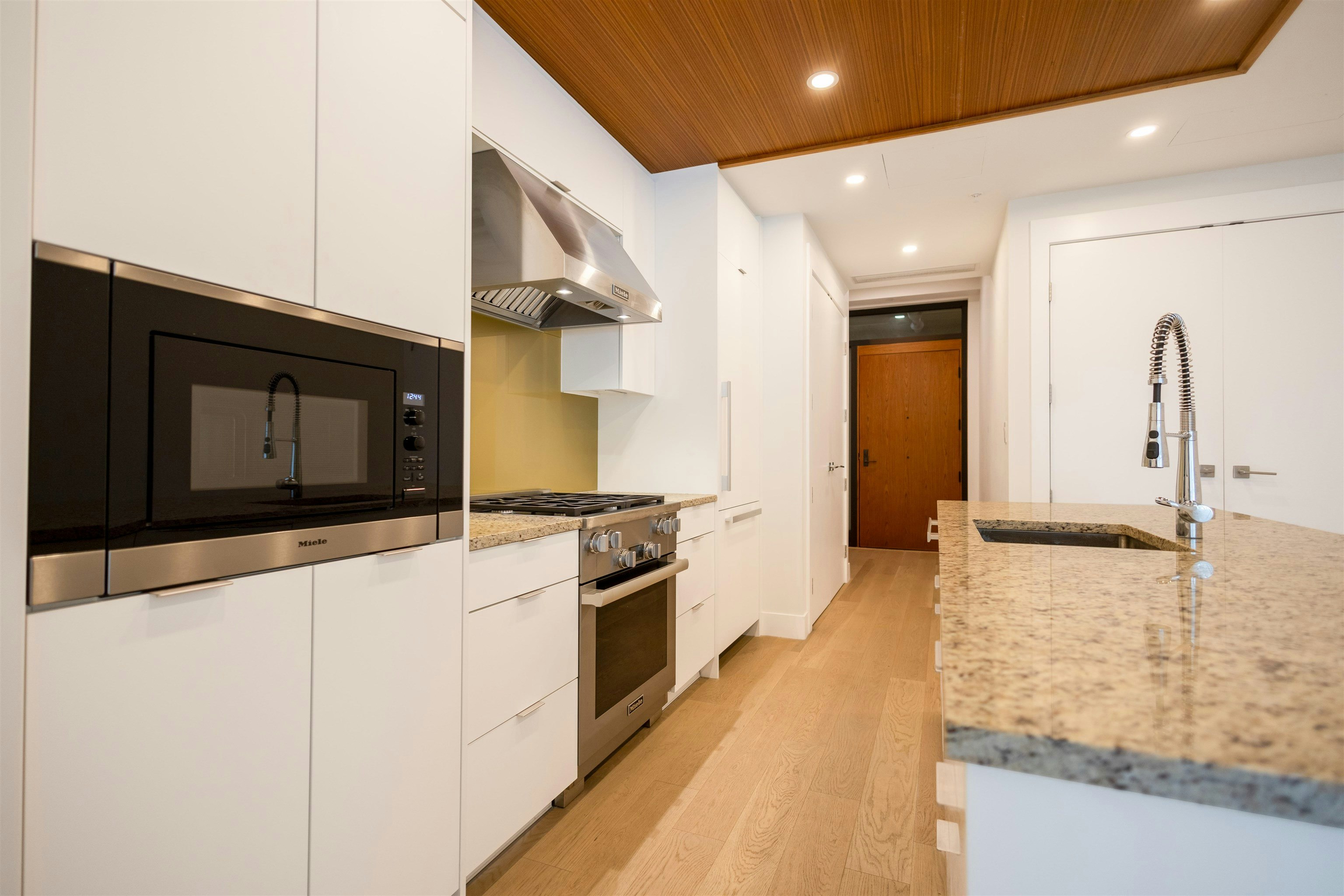 503-6699 Nelson Ave, West Vancouver, BC, V7W 2A5 - 3