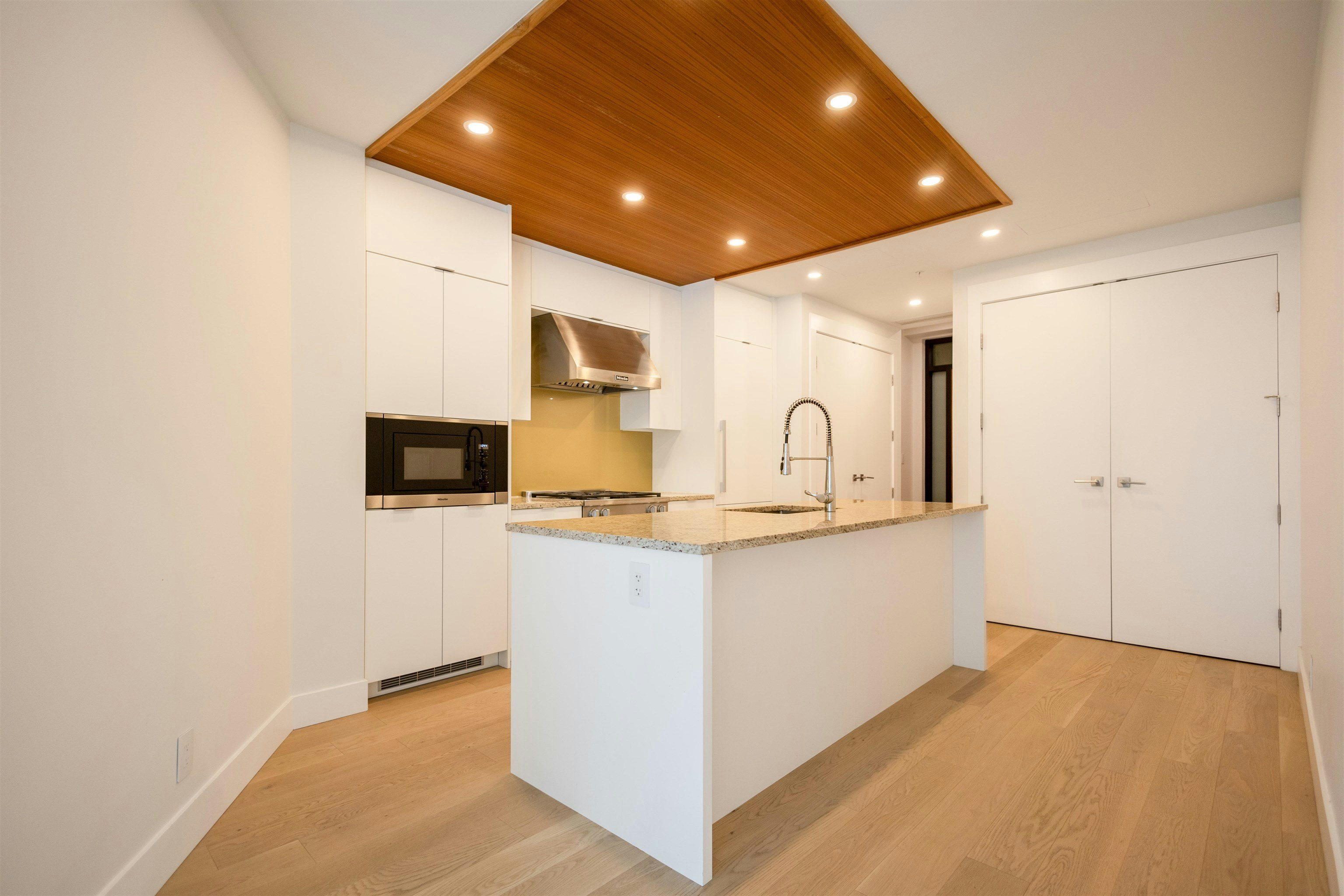 503-6699 Nelson Ave, West Vancouver, BC, V7W 2A5 - 2