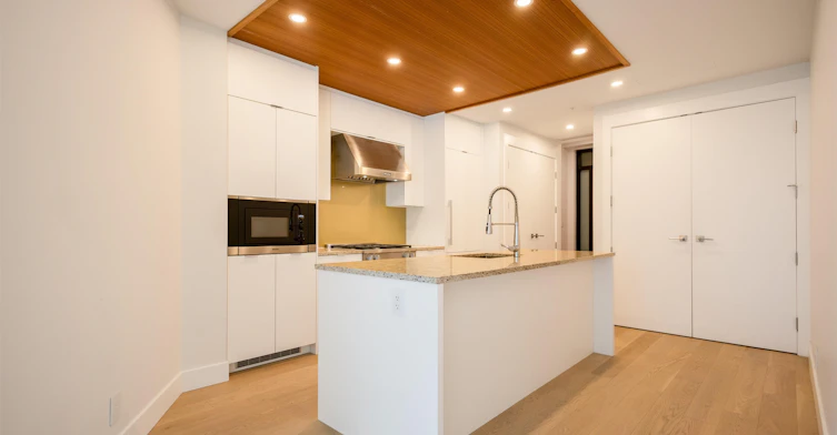 503-6699 Nelson Ave, West Vancouver, BC, V7W 2A5 - 2