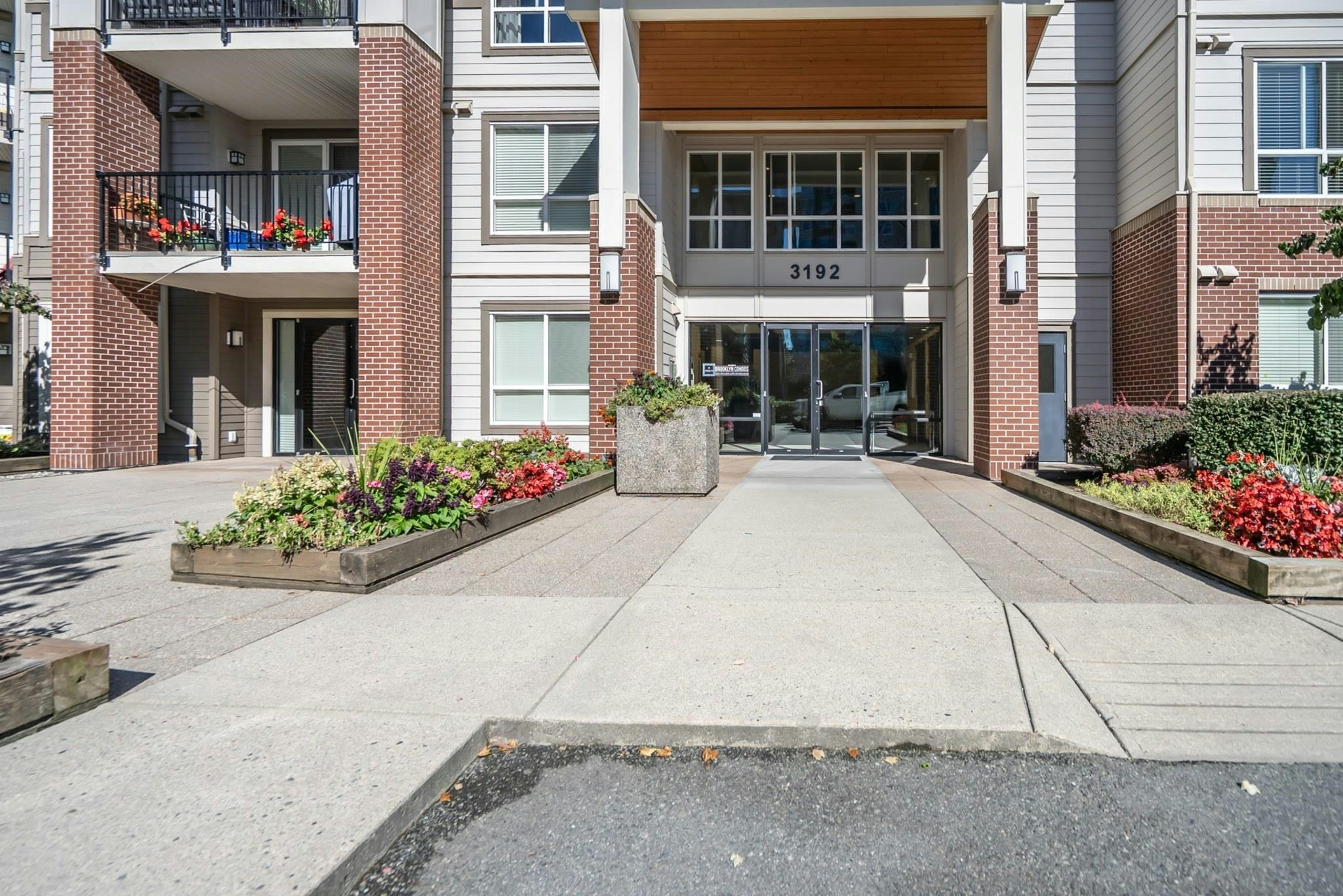 403-3192 Gladwin Road - 3