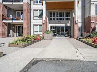 403-3192 Gladwin Road - 3