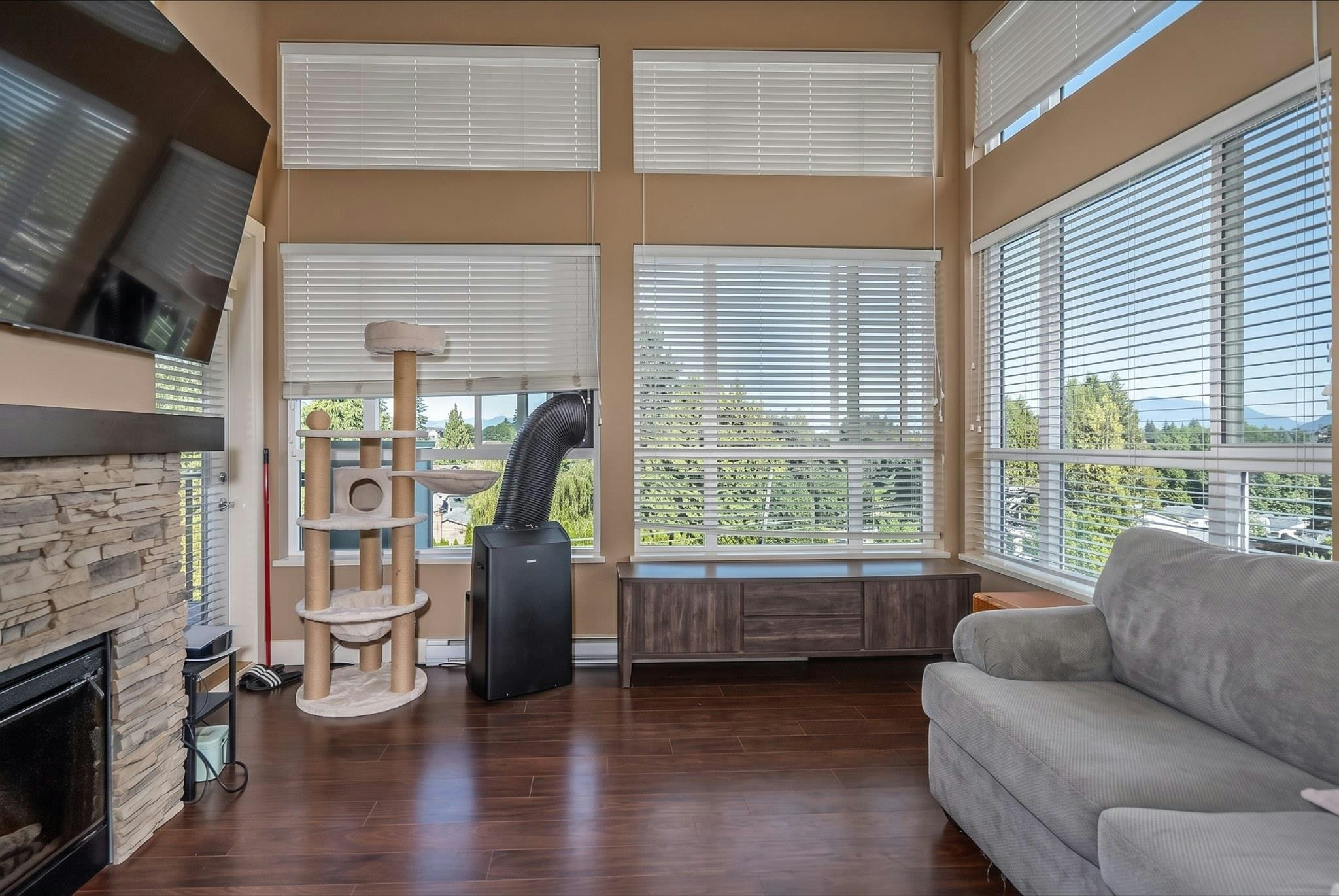 403-3192 Gladwin Road - 5