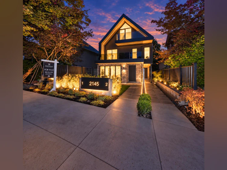 1-2145 Napier Street, Vancouver, BC, V5L 2P1