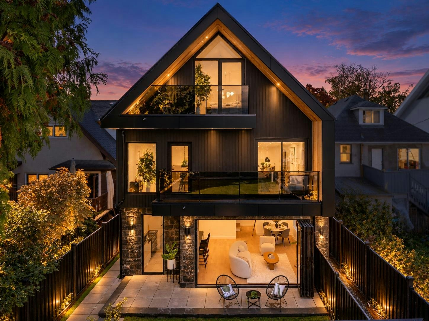 2-2145 Napier Street, Vancouver, BC, V5L 2P1