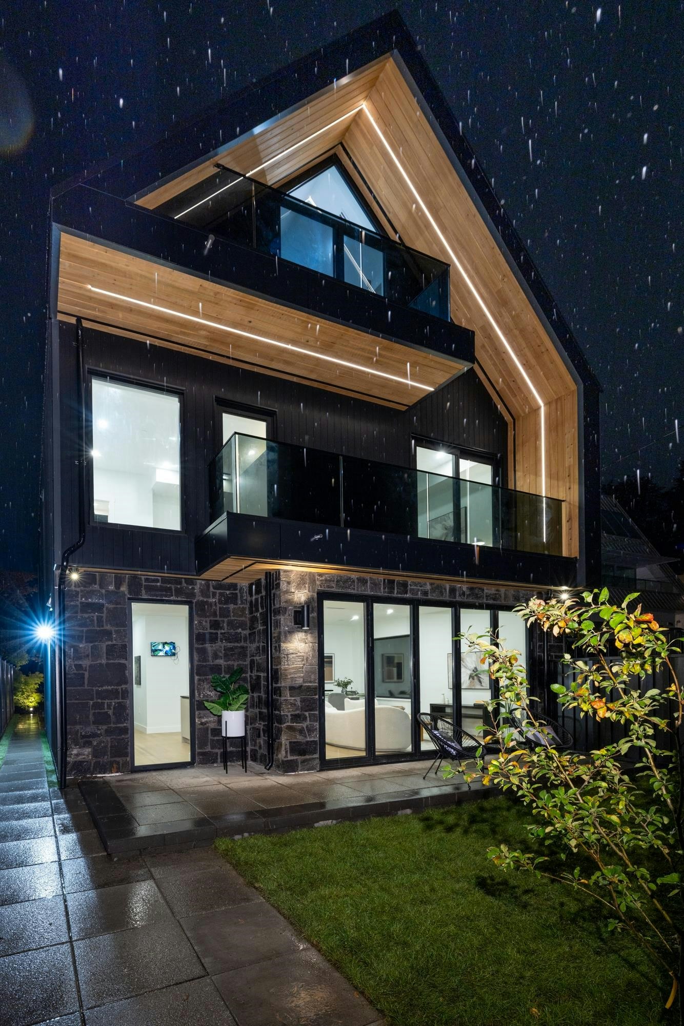 2-2145 Napier Street - 2