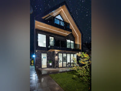 2-2145 Napier Street - 2