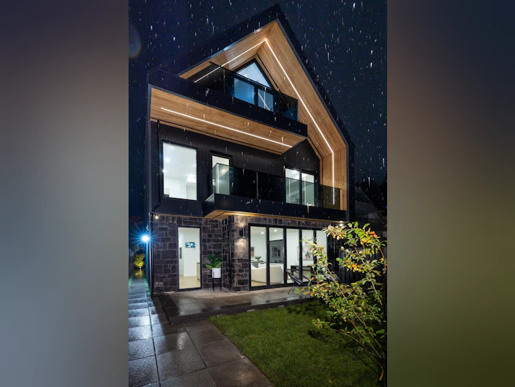 2-2145 Napier Street, Vancouver, BC, V5L 2P1 - 2