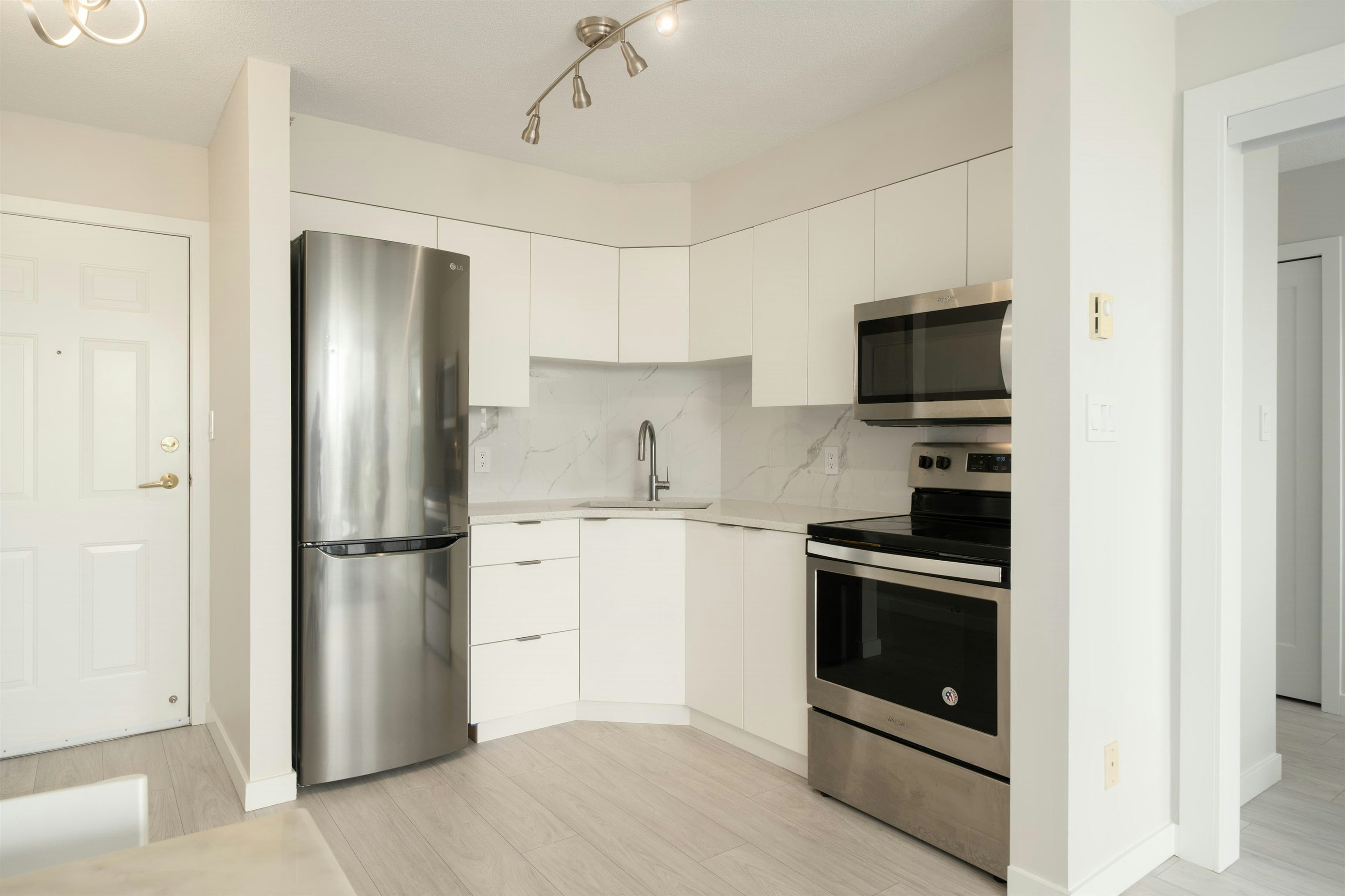809-5189 Gaston Street, Vancouver, BC, V5R 6C7 - 10