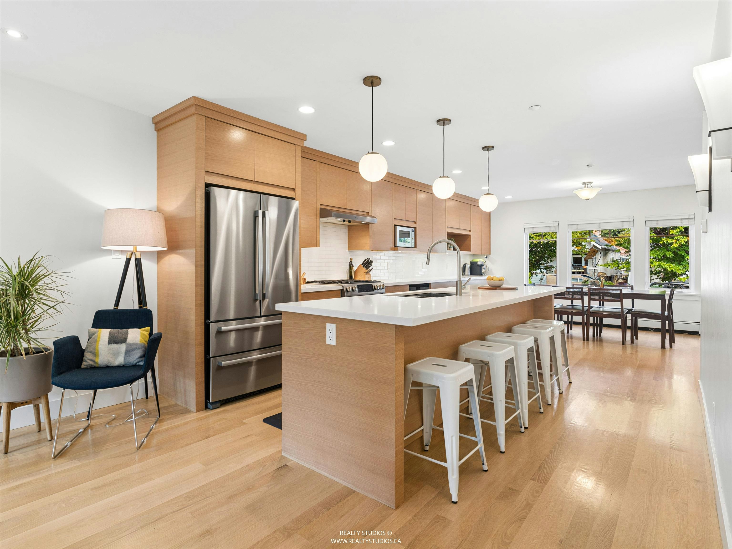 558 W 19th Avenue - 3