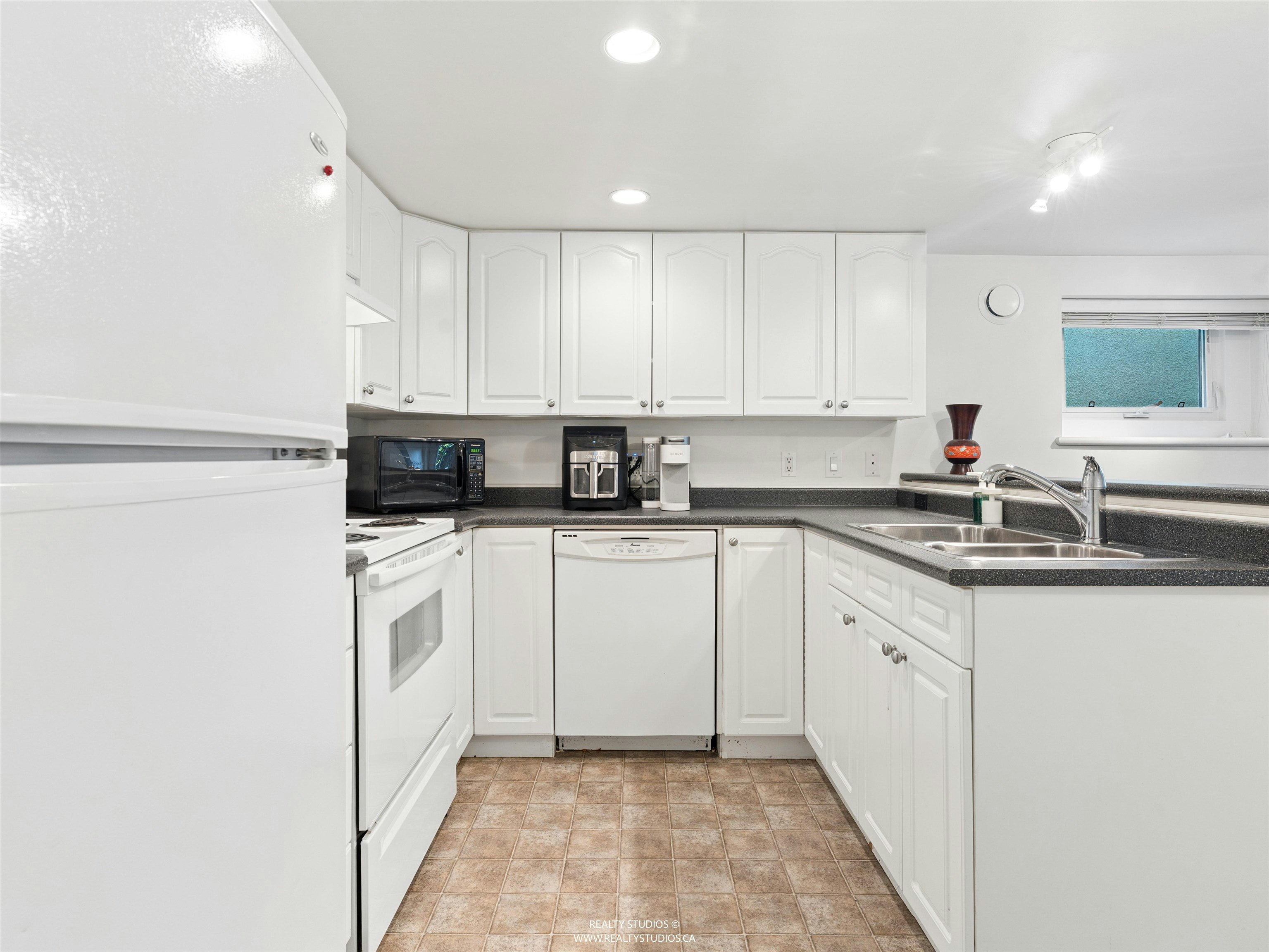 558 W 19th Avenue, Vancouver, BC, V5Z 1V6 - 24