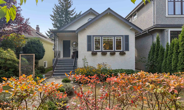 558 W 19th Avenue
