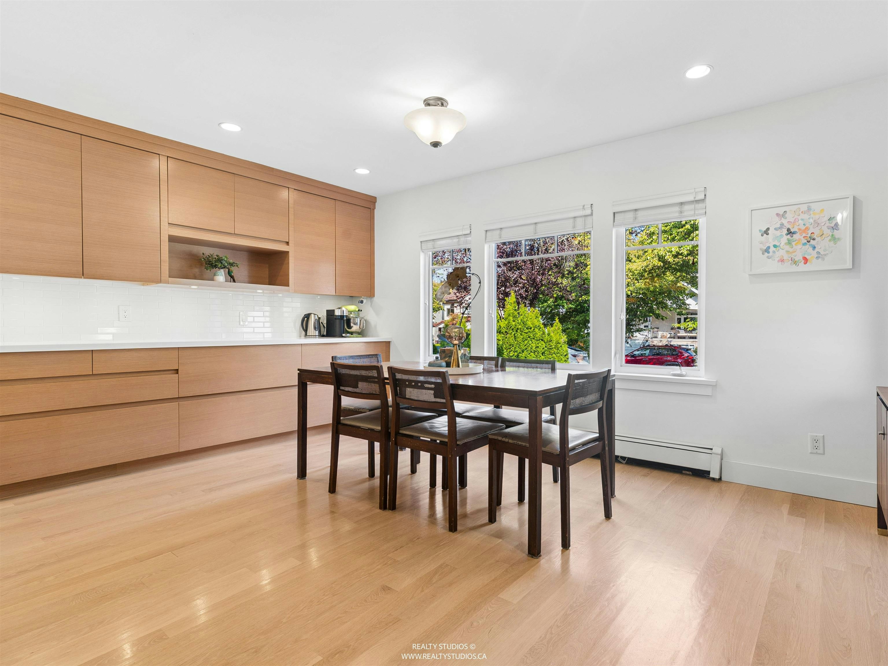 558 W 19th Avenue - 5
