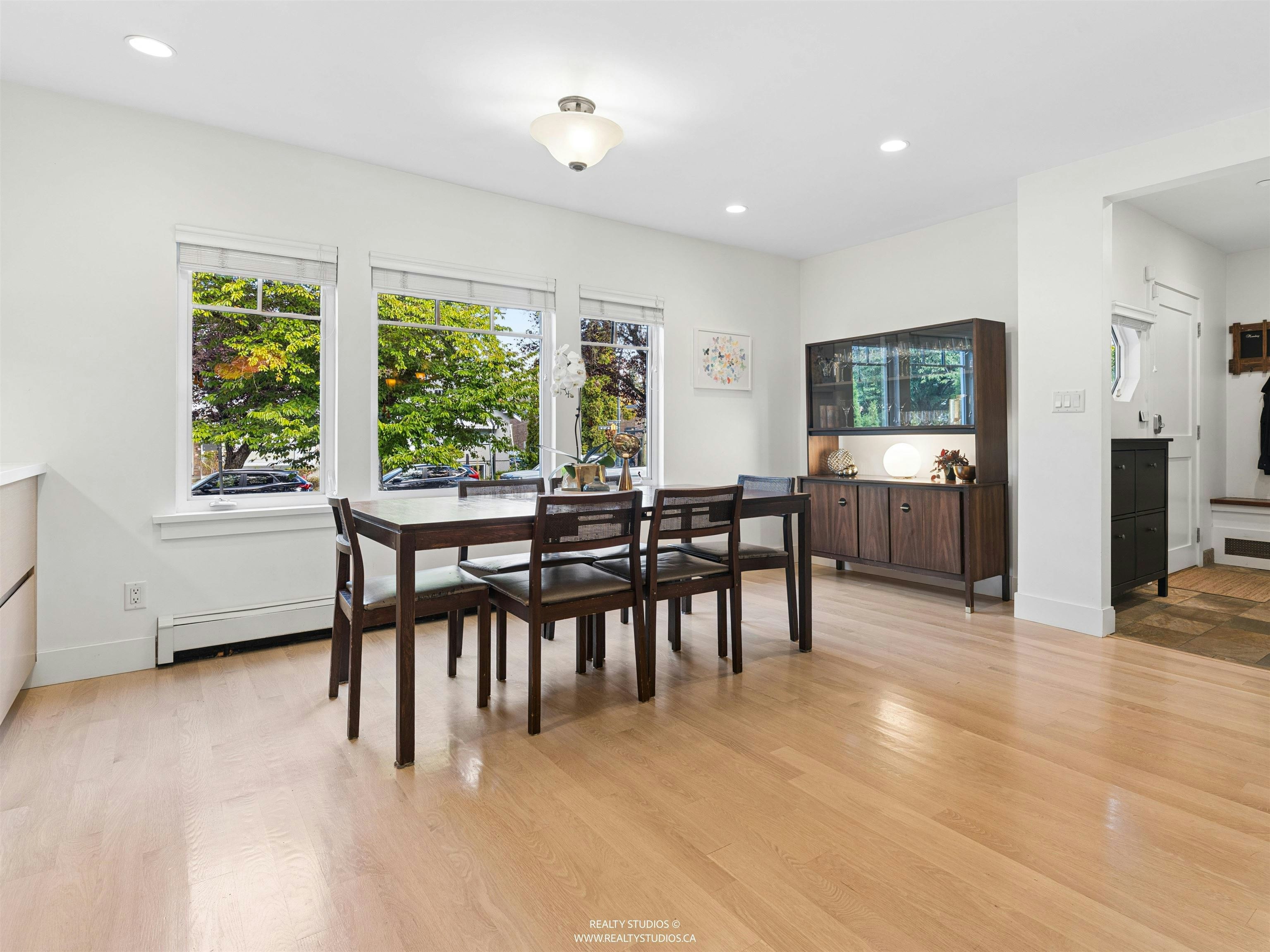 558 W 19th Avenue - 4
