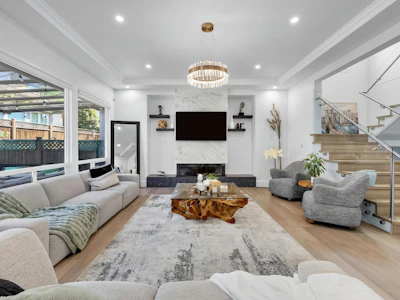 2560 163 Street - 5