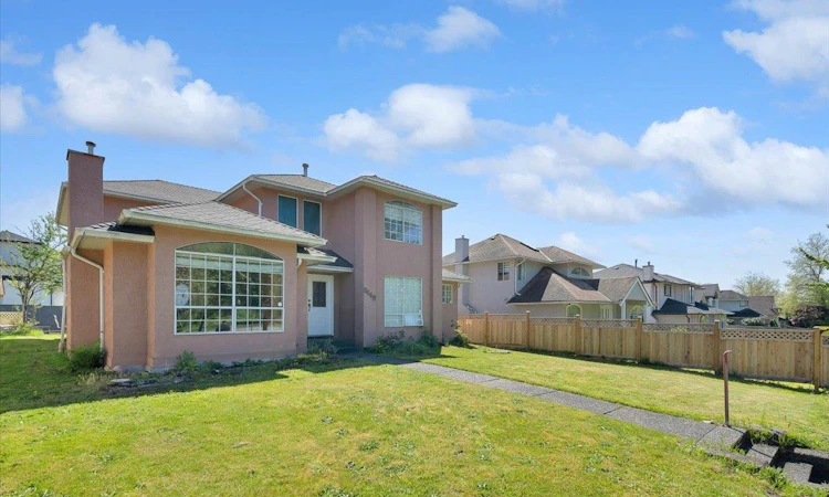8648 140 Street